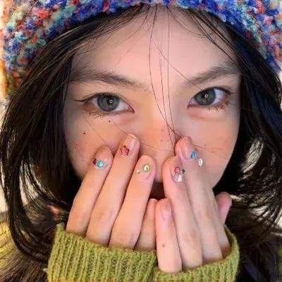 黑衣女孩